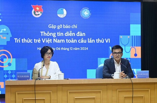 GS.TS Trần Xuân Bách và PGS.TS Đào Việt Hằng