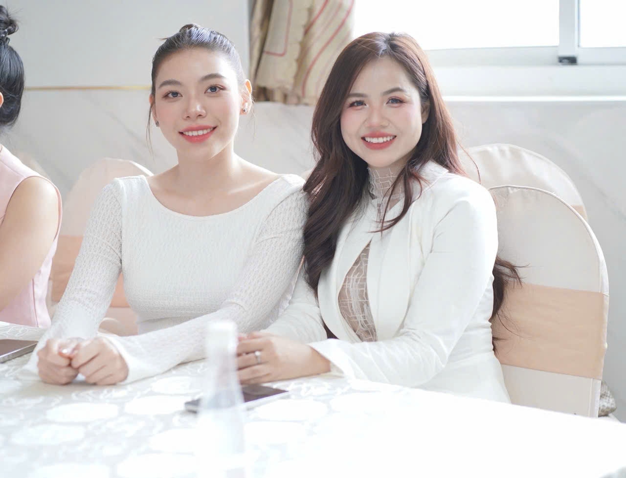 HLV Yoga Phó Kim Liên và KOL Yoga Slina