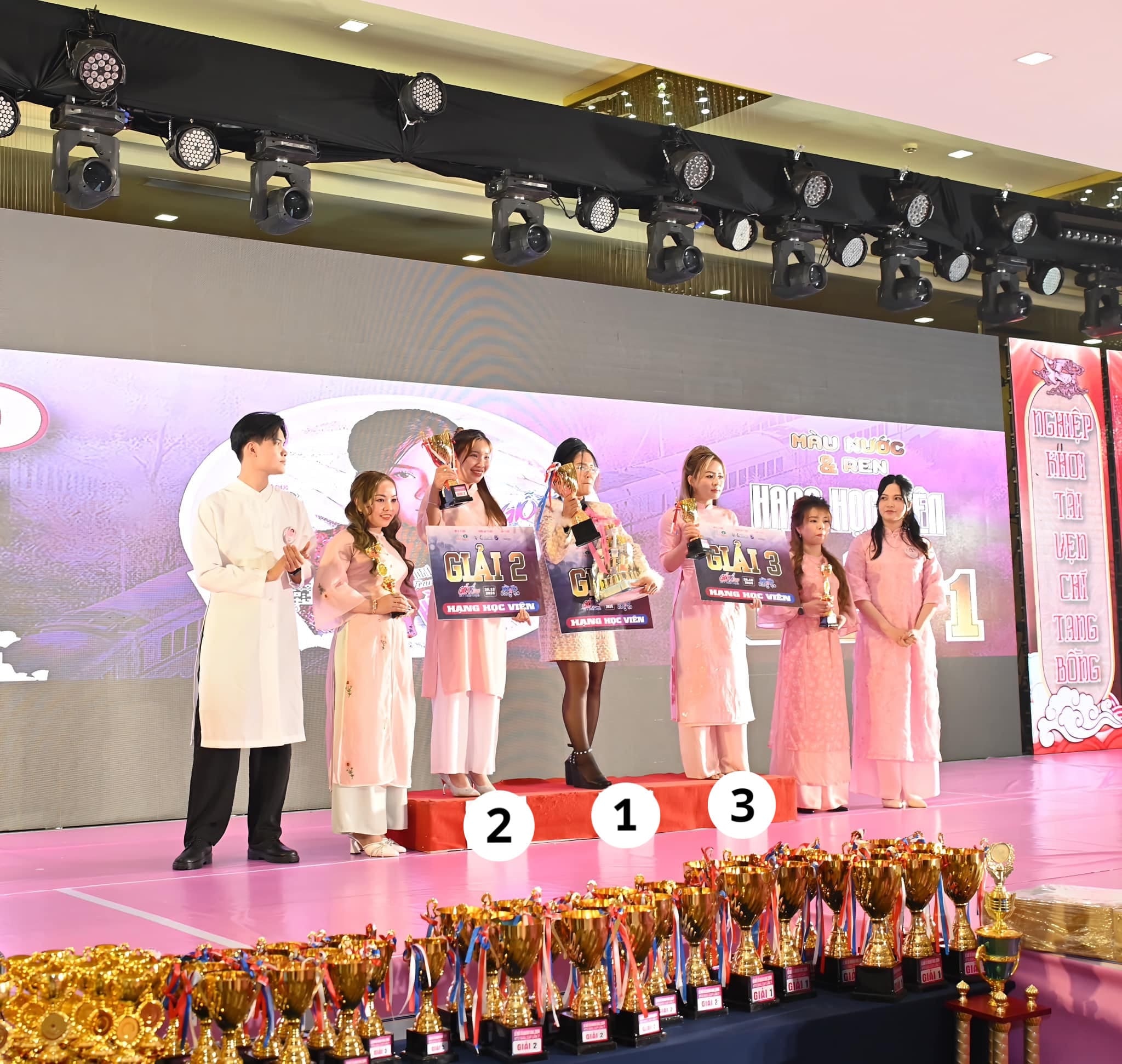 Olivia Kim Nail - 3