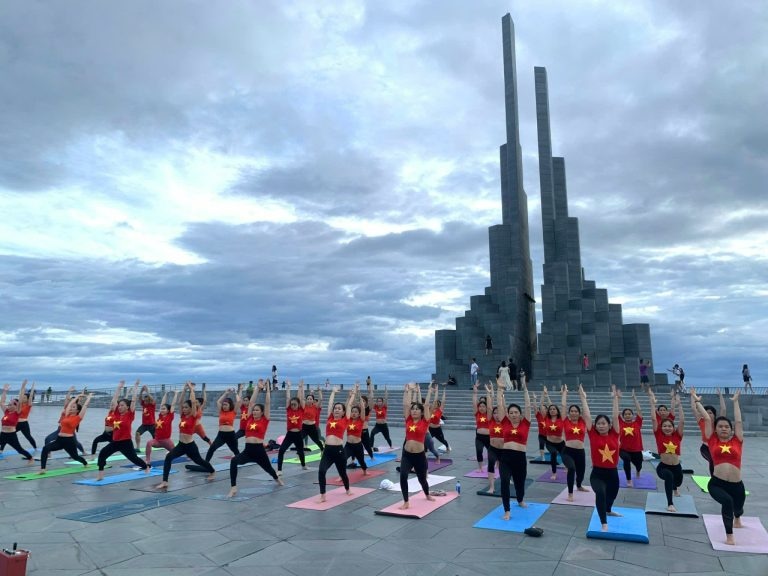 cao-nhung-yoga-chua-lanh-2
