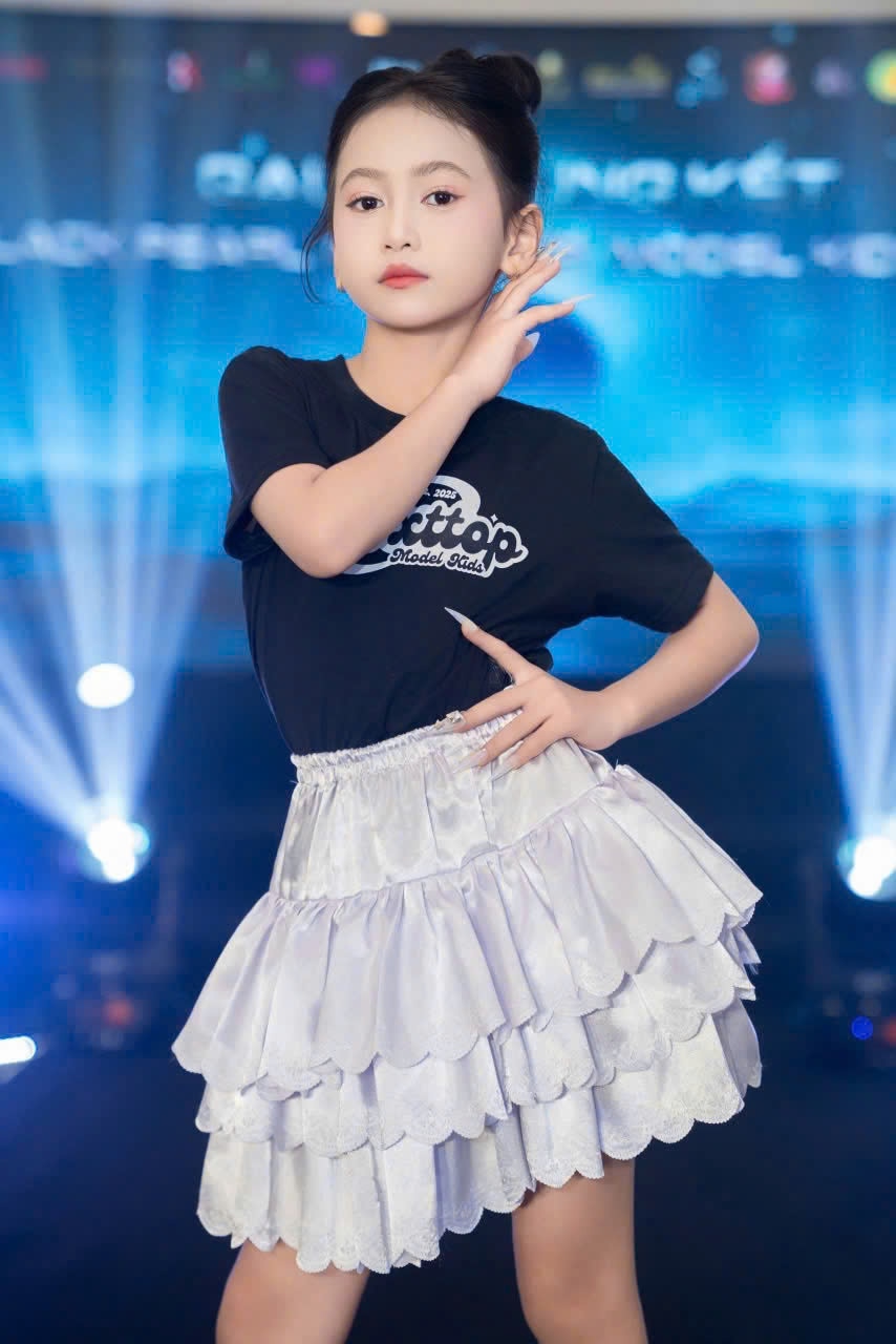 Thảo Trân đã thể hiện rõ nét tính cách mạnh dạn, hòa đồng và cởi mở