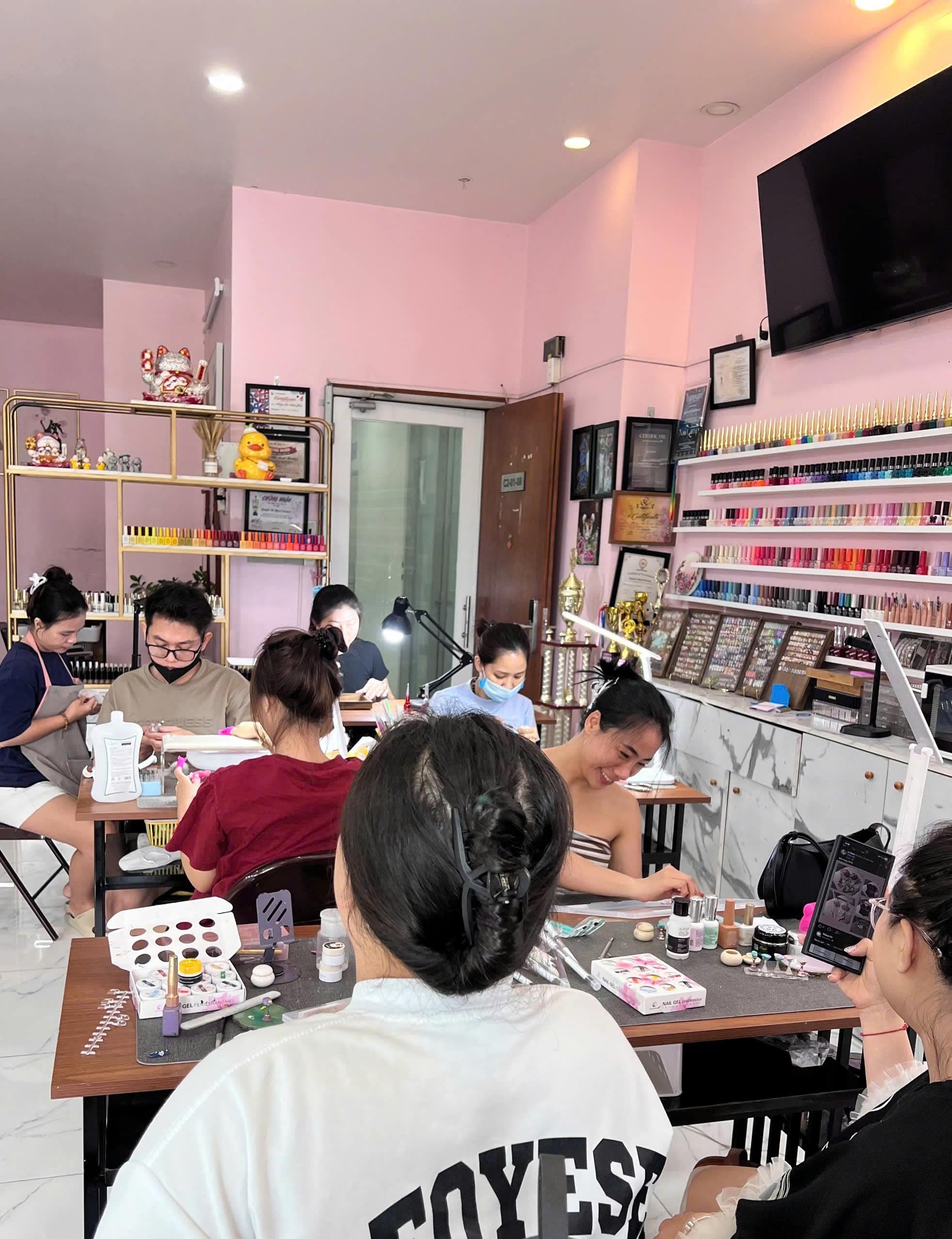 Lớp học nail tại Chang Beauty