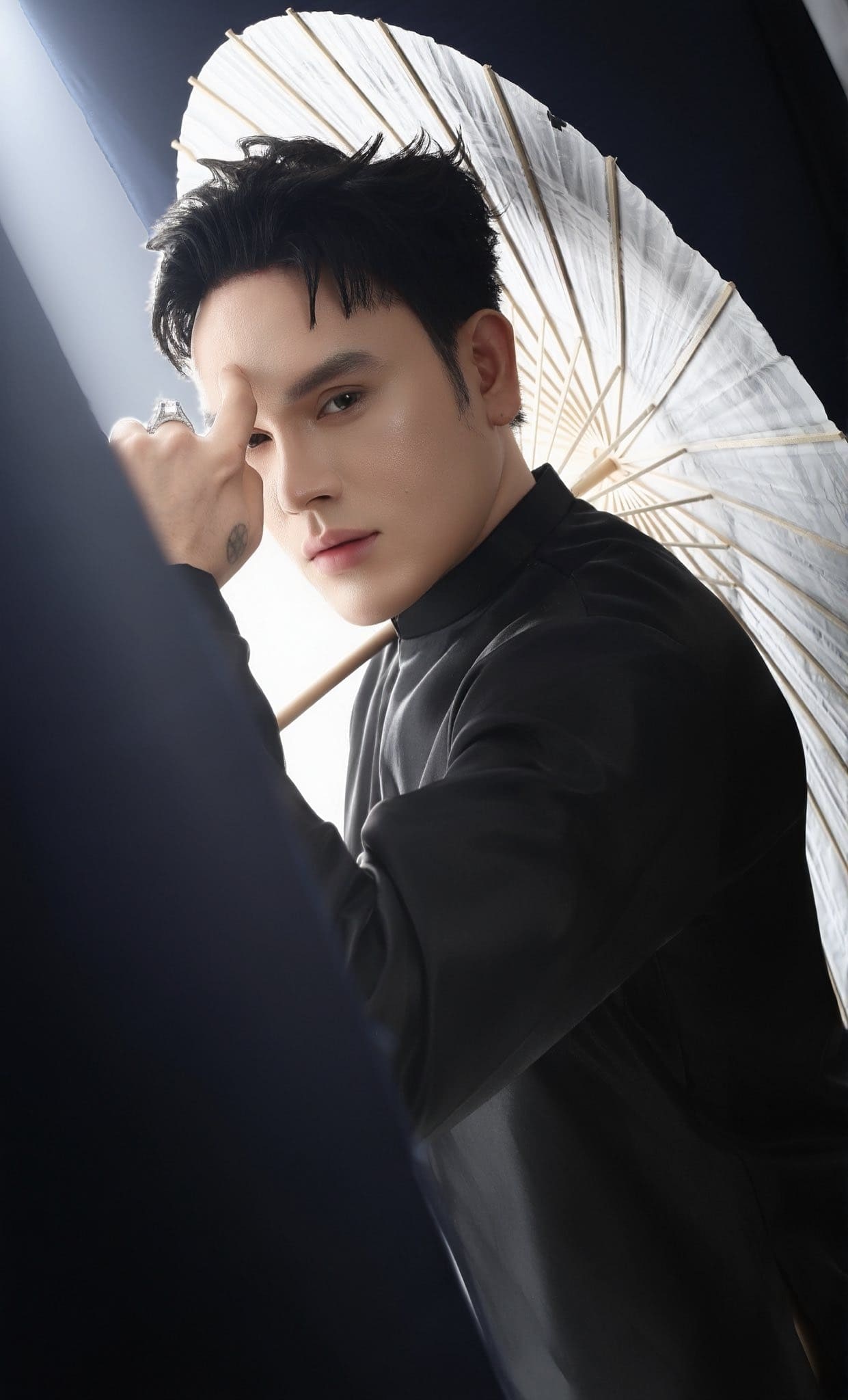 Chân dung điển trai Diệp Bùi thu hút mọi ánh nhìn