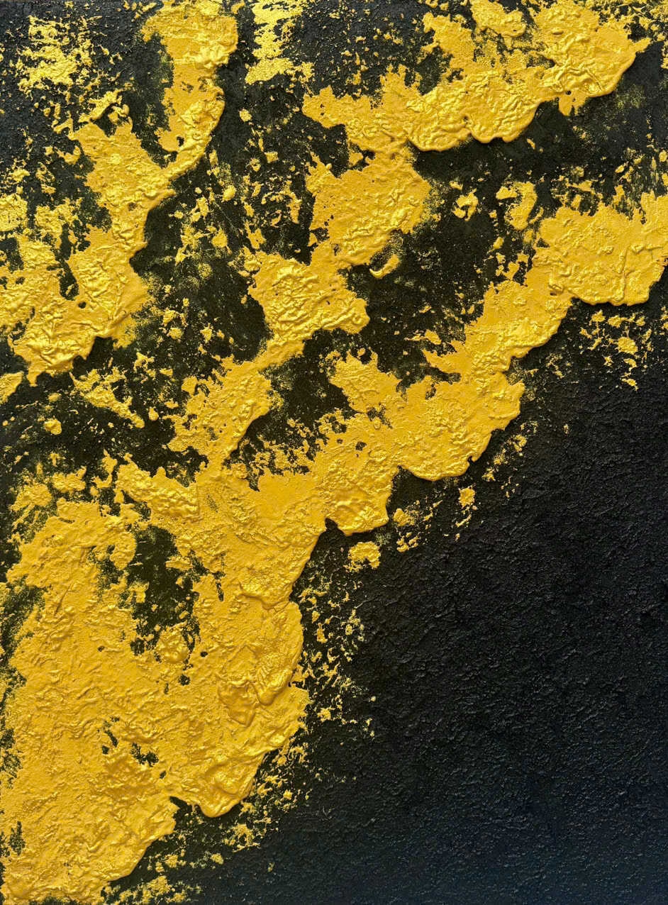 Tác phẩm “Biển Vàng” (Acrylic, cát trắng, nhũ vàng – 60x80cm) của Khánh Hãy Vẽ