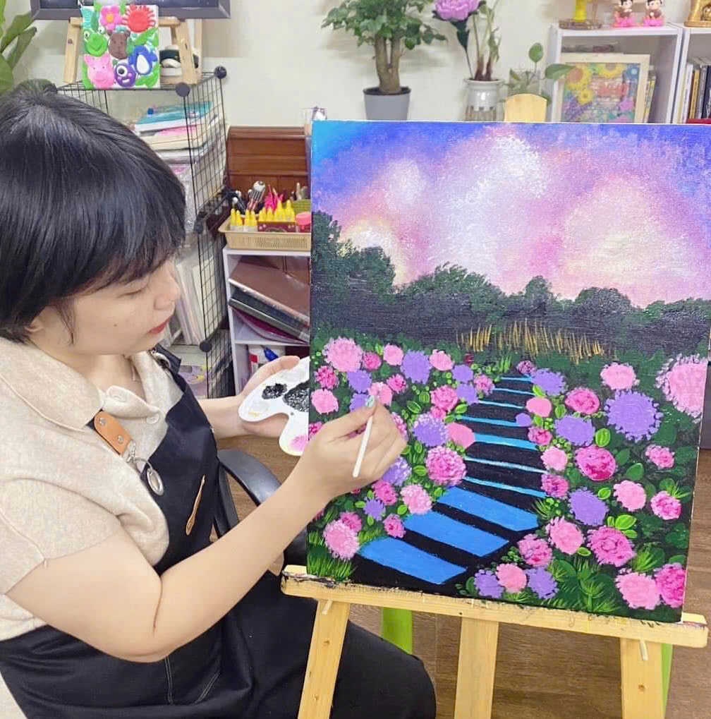 Hoạ sĩ Vân Thảo từng có nhiều năm hoạt động trong lĩnh vực thiết kế đồ họa