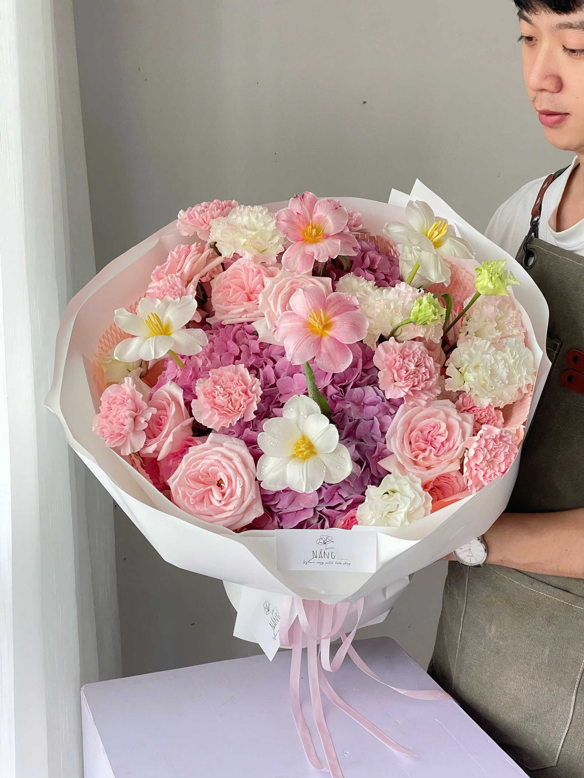 Hoa tươi tinh tế, hài hòa và hiện đại của Hoa Nhà Nắng
