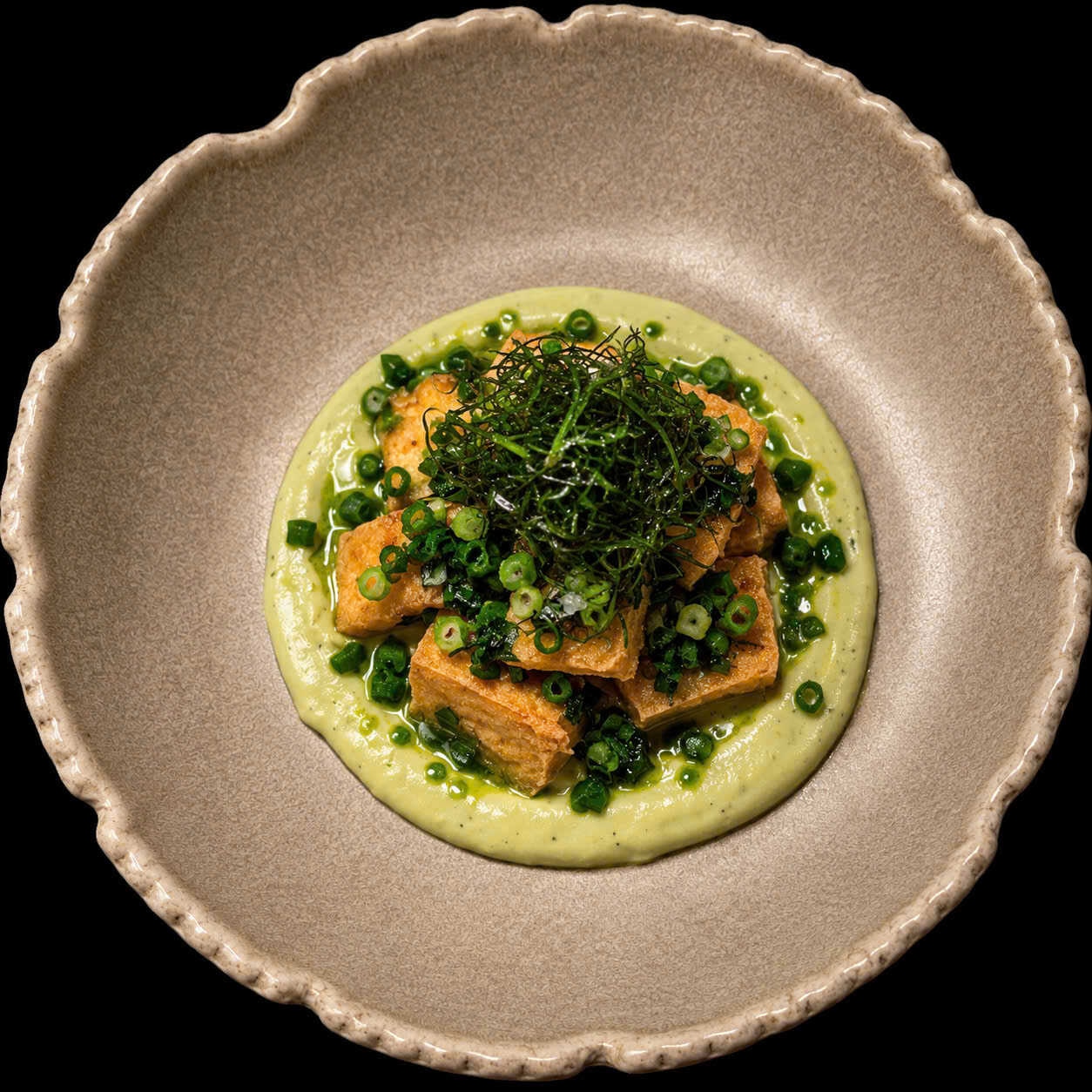 Tàu Hũ Tẩm Hành được Chef Hoàng Huy tái hiện tại Trần Dynasty – Fairmont Hanoi, giữ lại nét quen thuộc của món Việt trong một cách thể hiện hiện đại và tinh tế.