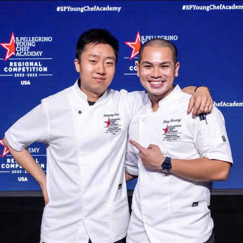 Chef Hoàng Huy và Chef Jake Cho thầy của anh