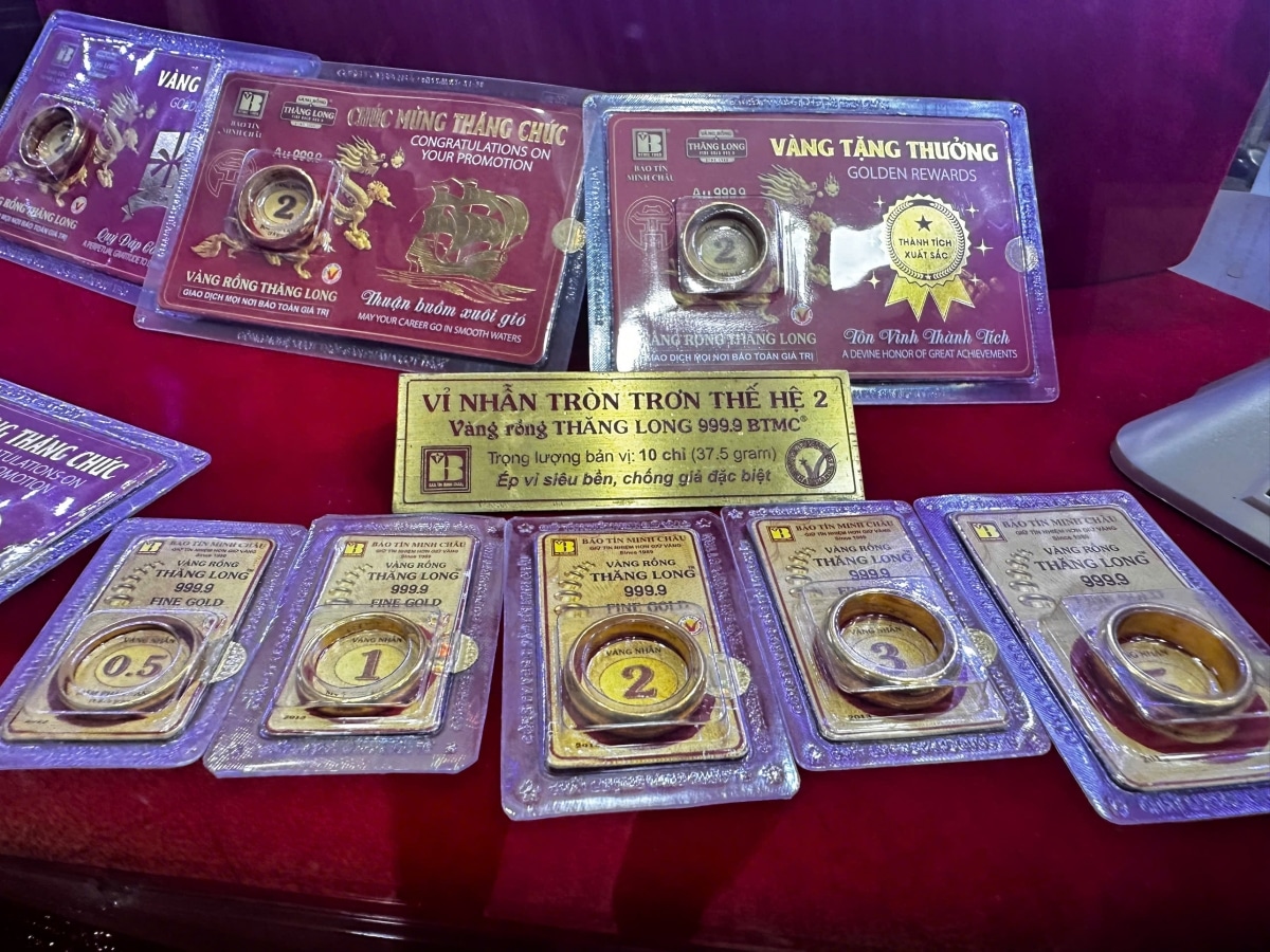 Giá vàng hôm nay sáng 17/3 tiếp tục biến động mạnh