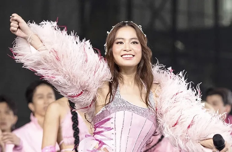 Hoàng Thùy Linh trong phim tài liệu "Vietnamese". Ảnh: Nhân vật cung cấp