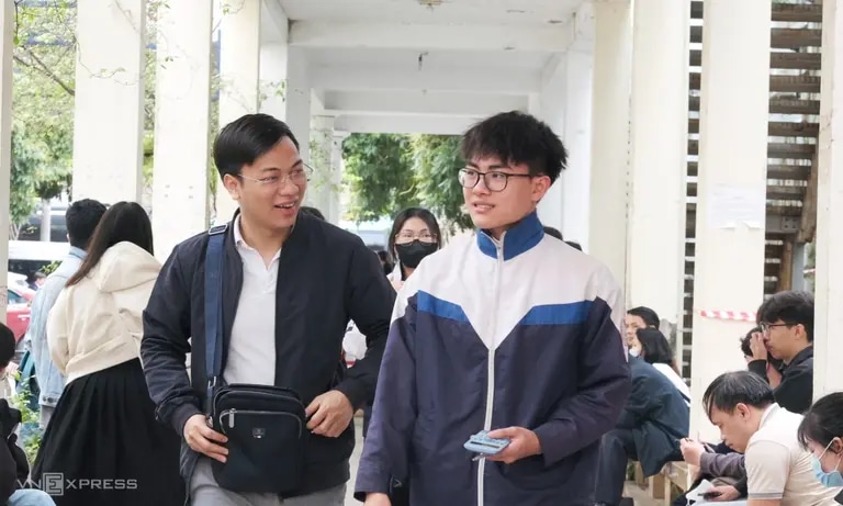 Thí sinh thi đánh giá năng lực tại Đại học Quốc gia Hà Nội sáng 15/3. Ảnh: Dương Tâm