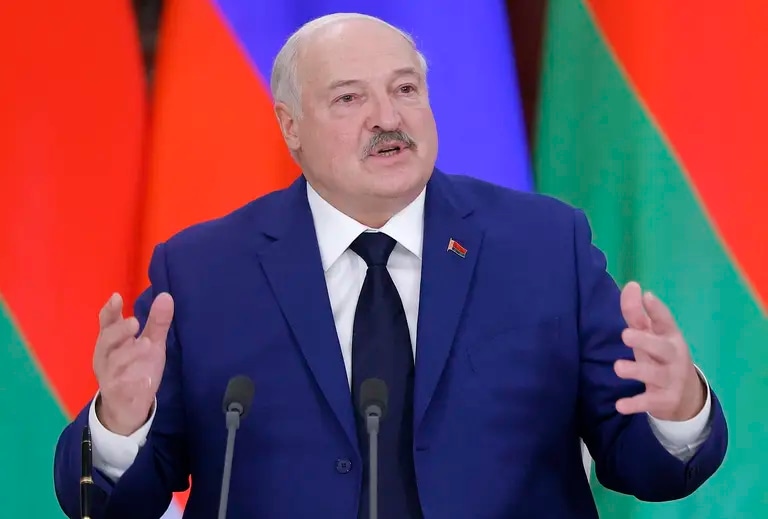 Tổng thống Belarus Alexander Lukashenko trong cuộc họp báo ở Moskva ngày 13/3. Ảnh: AFP