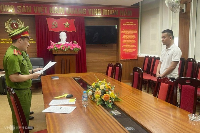 Quang Linh Vlogs và Hằng Du Mục bị khởi tố vì quảng cáo sai sự thật sản phẩm kẹo rau củ