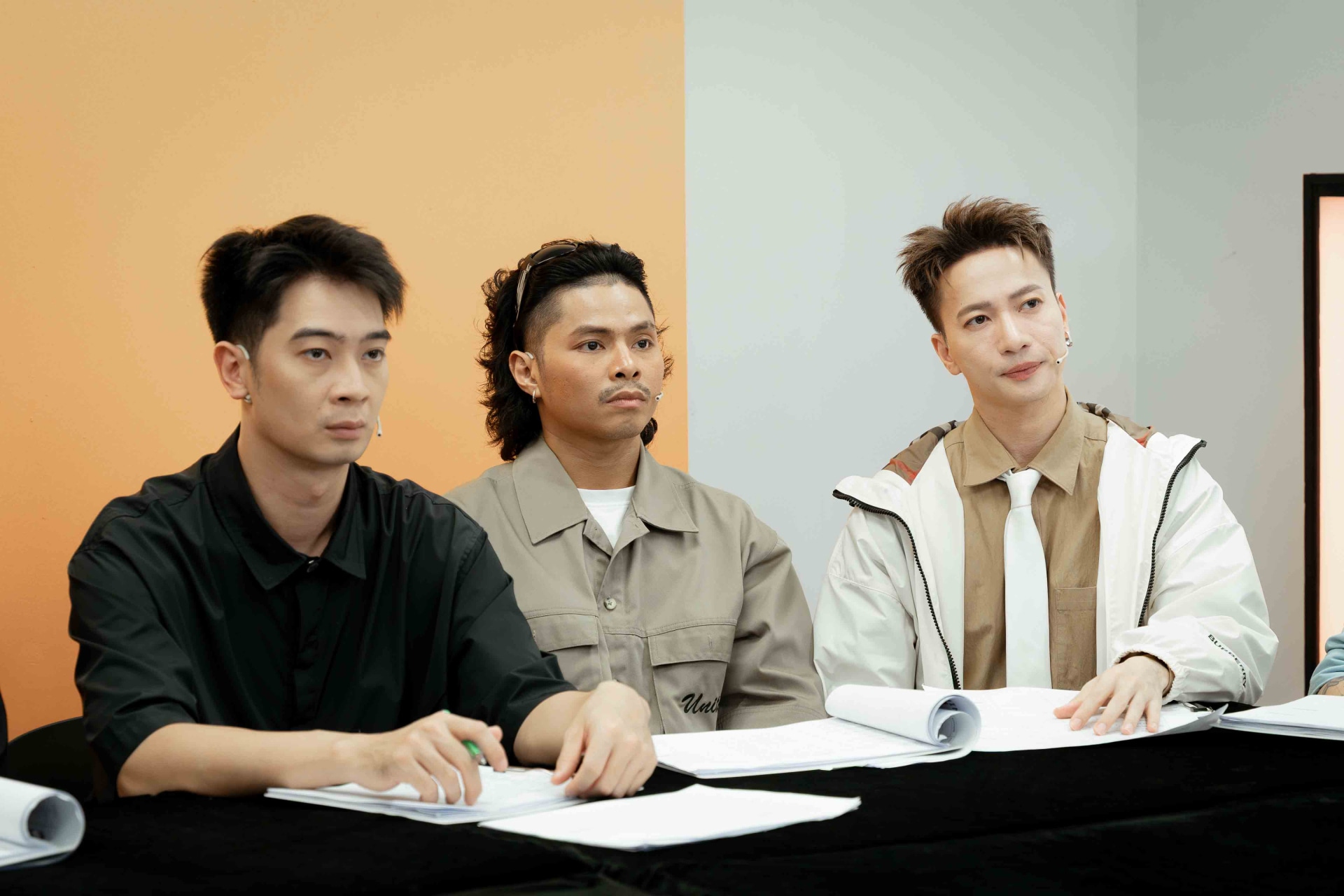 Không khí căng thẳng của các BGK, HLV với quyết định đánh giá và xếp hạng TTS