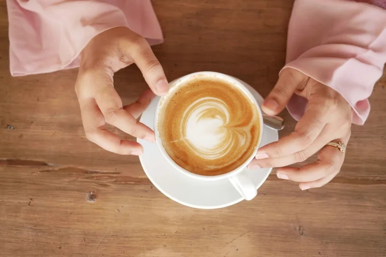 Cà phê giúp phụ nữ khỏe mạnh và minh mẫn khi về già. Ảnh: Unsplash