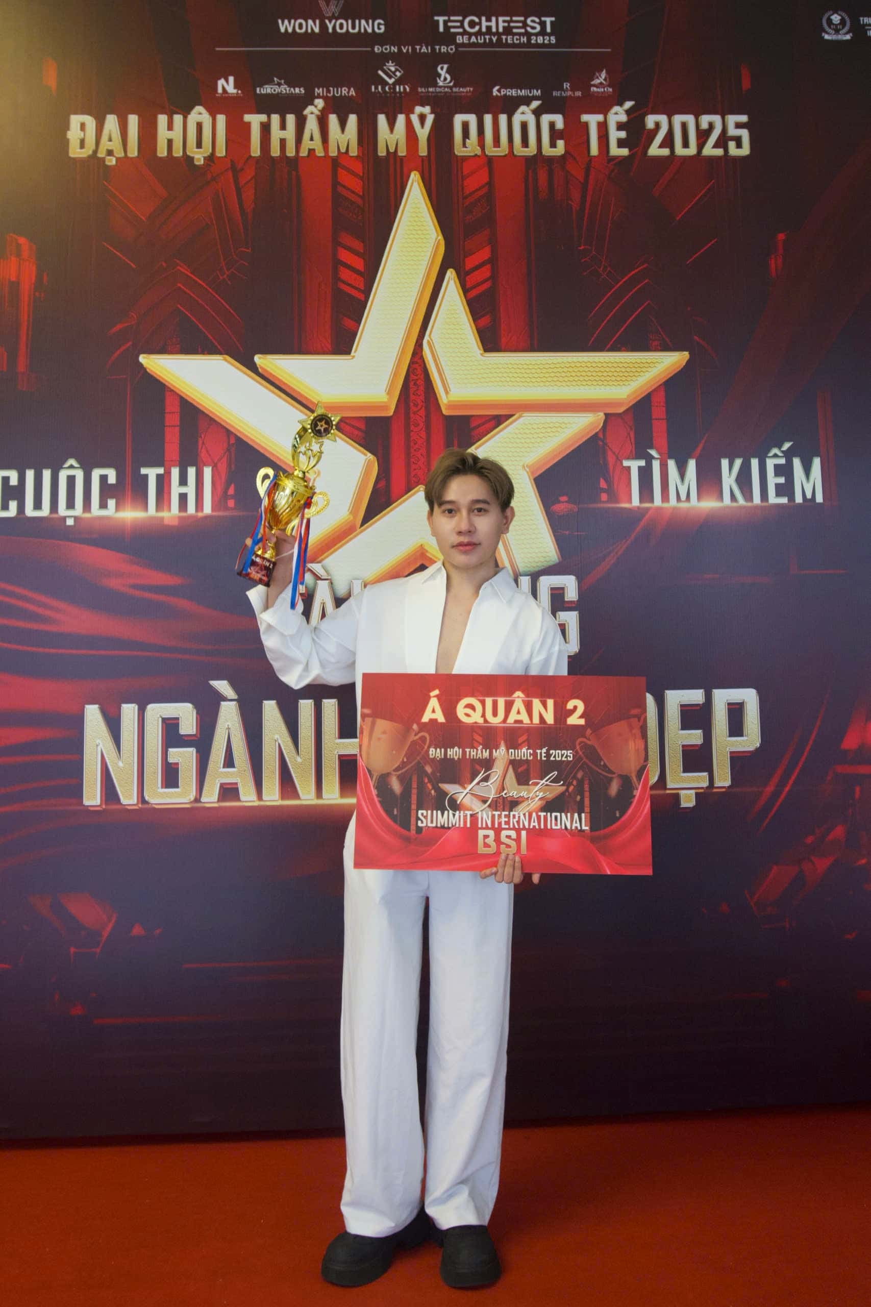 Trần Quang Hà nhận nhiều giải thưởng danh giá trong nghề