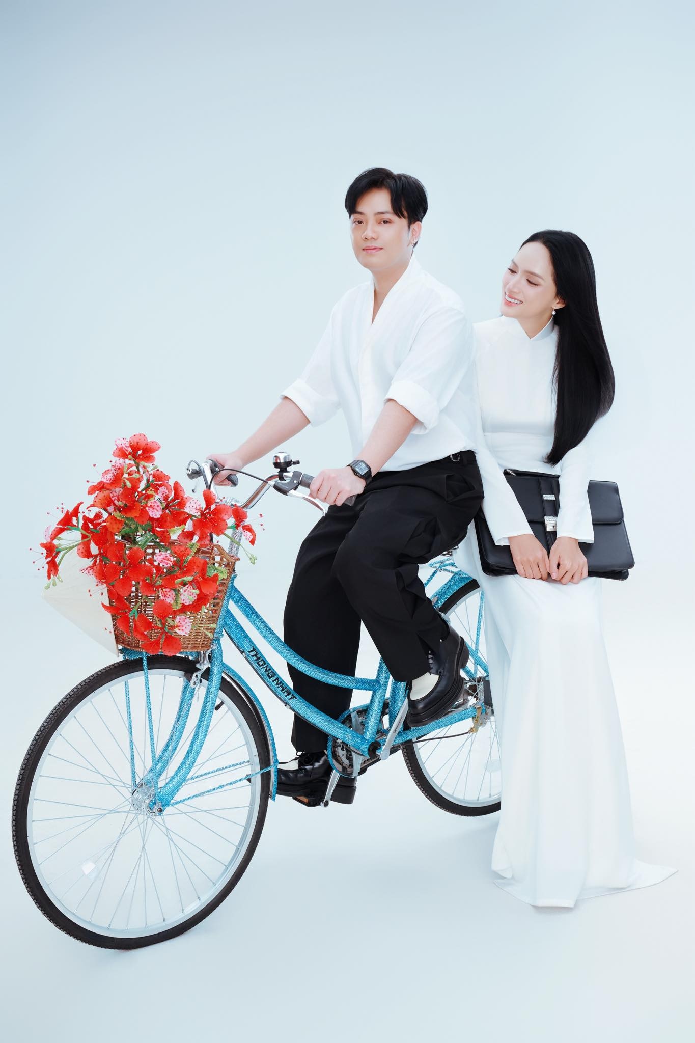 Hương Giang cùng với NTK Ngô Mạnh Đông Đông