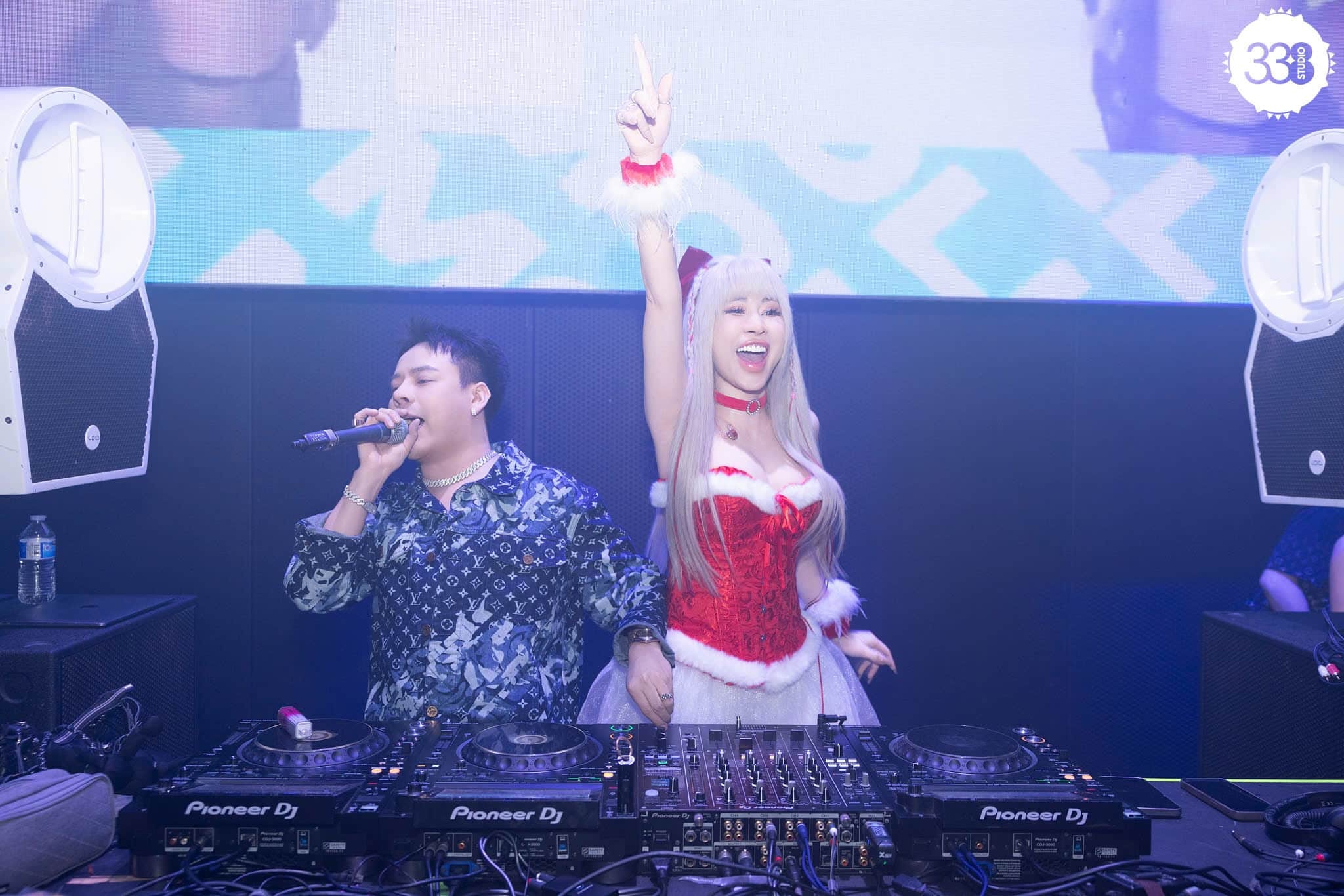 Dù không lớn lên trong môi trường nghệ thuật, Molly vẫn vươn tới ước mơ của mình qua những cơ duyên không ngờ