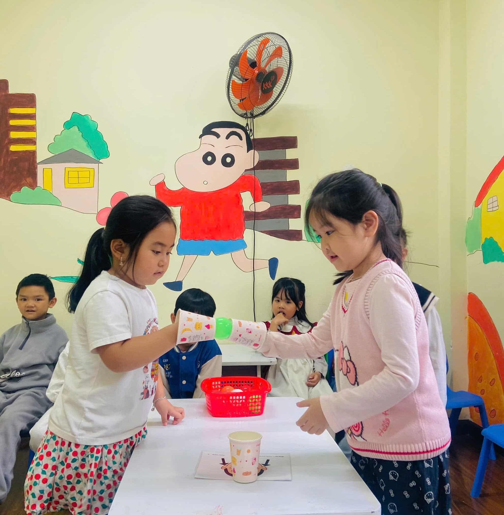 Lớp học trở thành sân chơi bổ ích cho các em