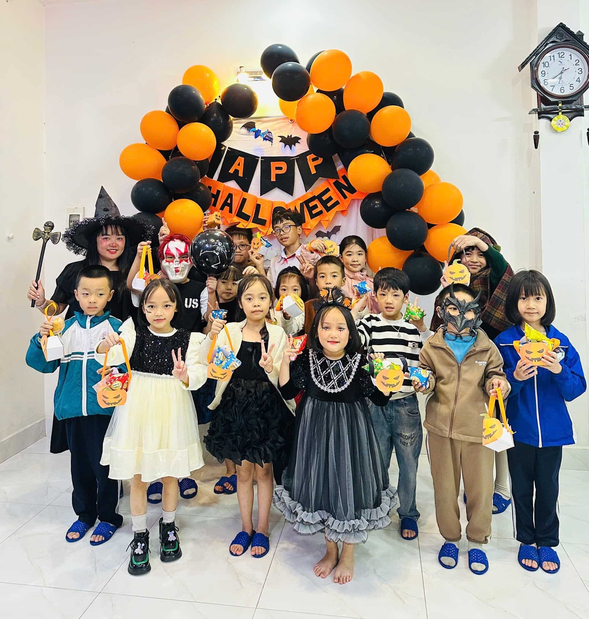 Trung tâm Anh ngữ & Phát triển kỹ năng LaNa mùa Halloween