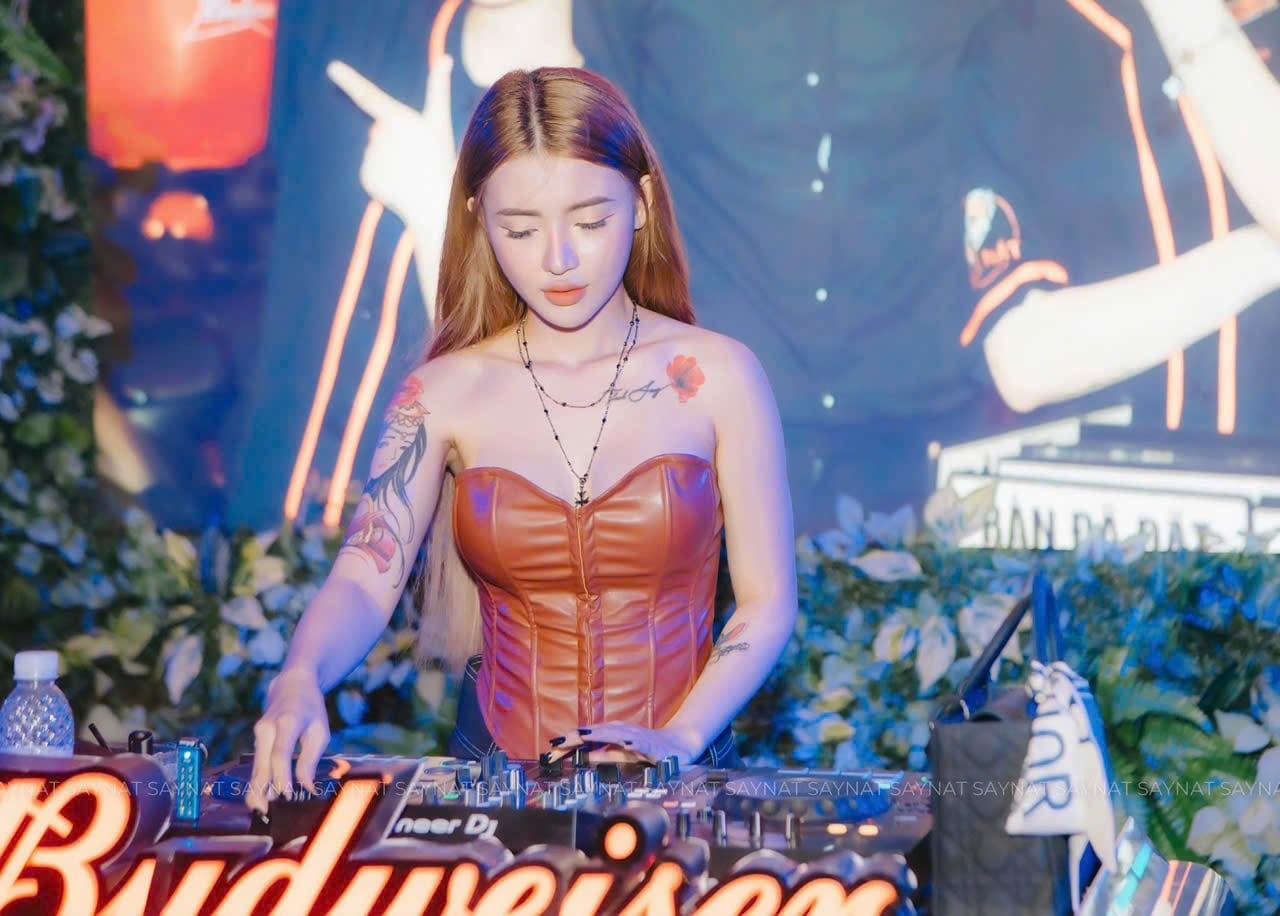 San San luôn tràn đầy năng lượng trên mọi sân khấu âm nhạc