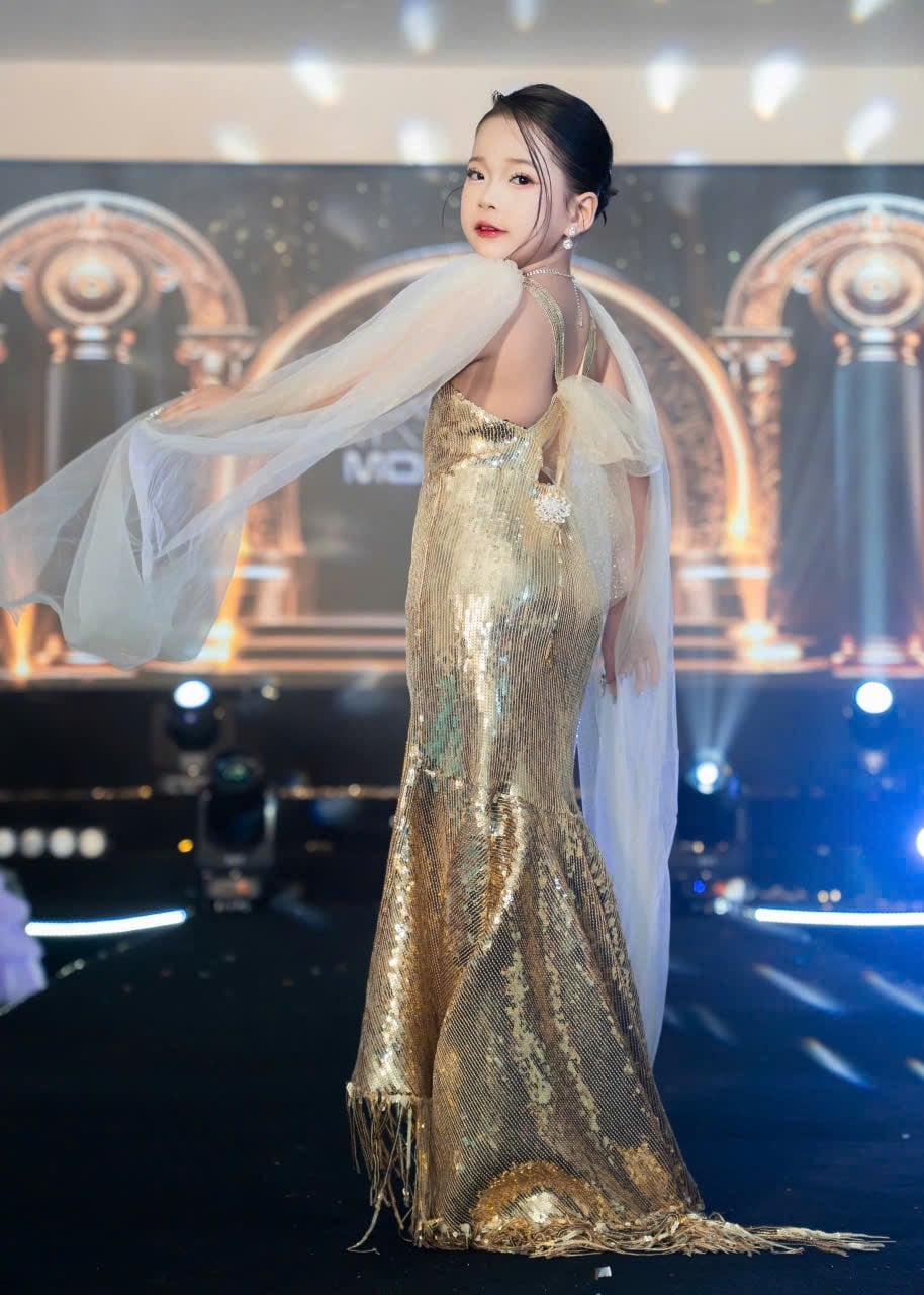 Quỳnh Thư đã sớm bộc lộ tình yêu với nghệ thuật và thời trang