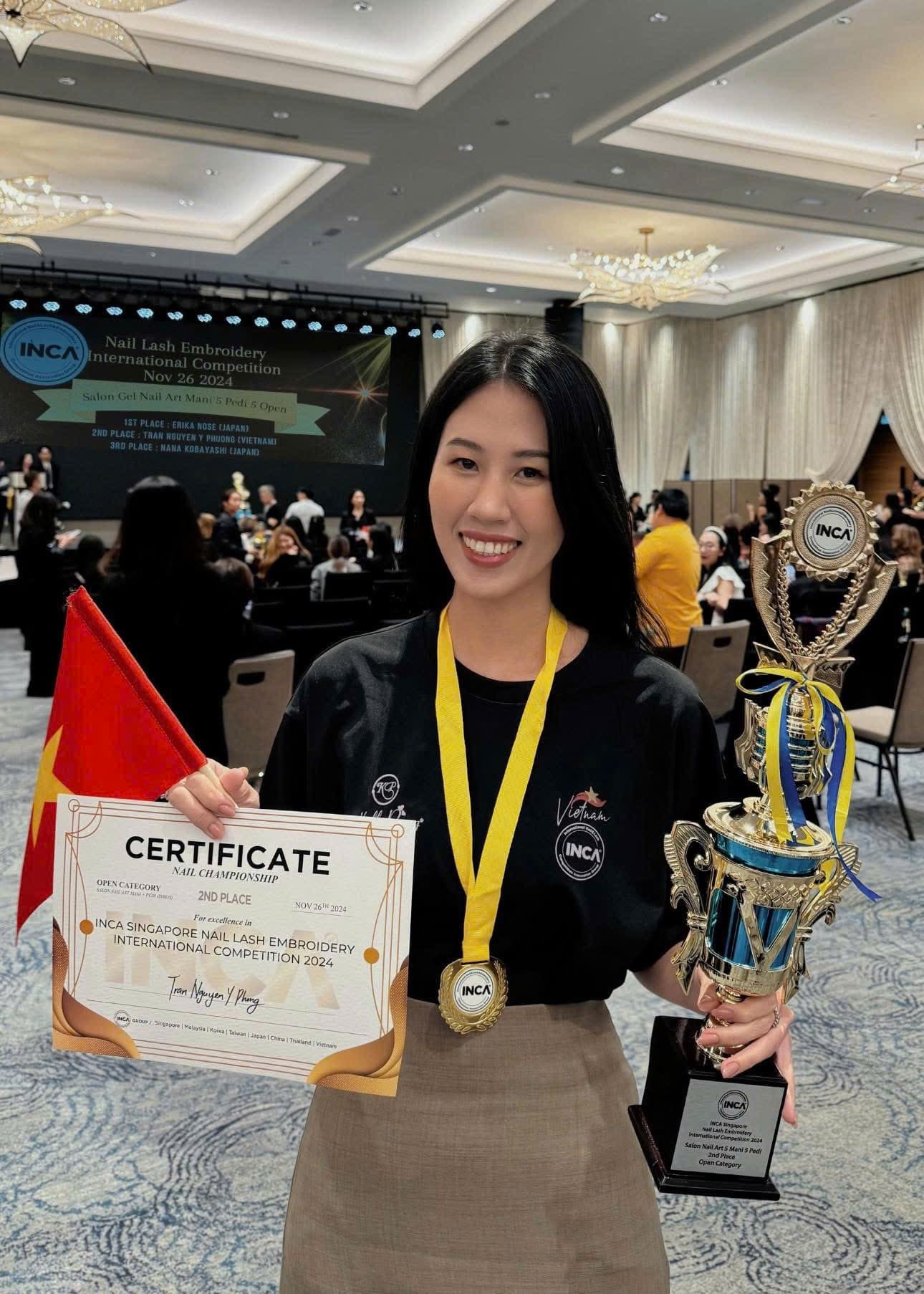 Ý Phương luôn tâm huyết với các hoạt động đào tạo nghề nail