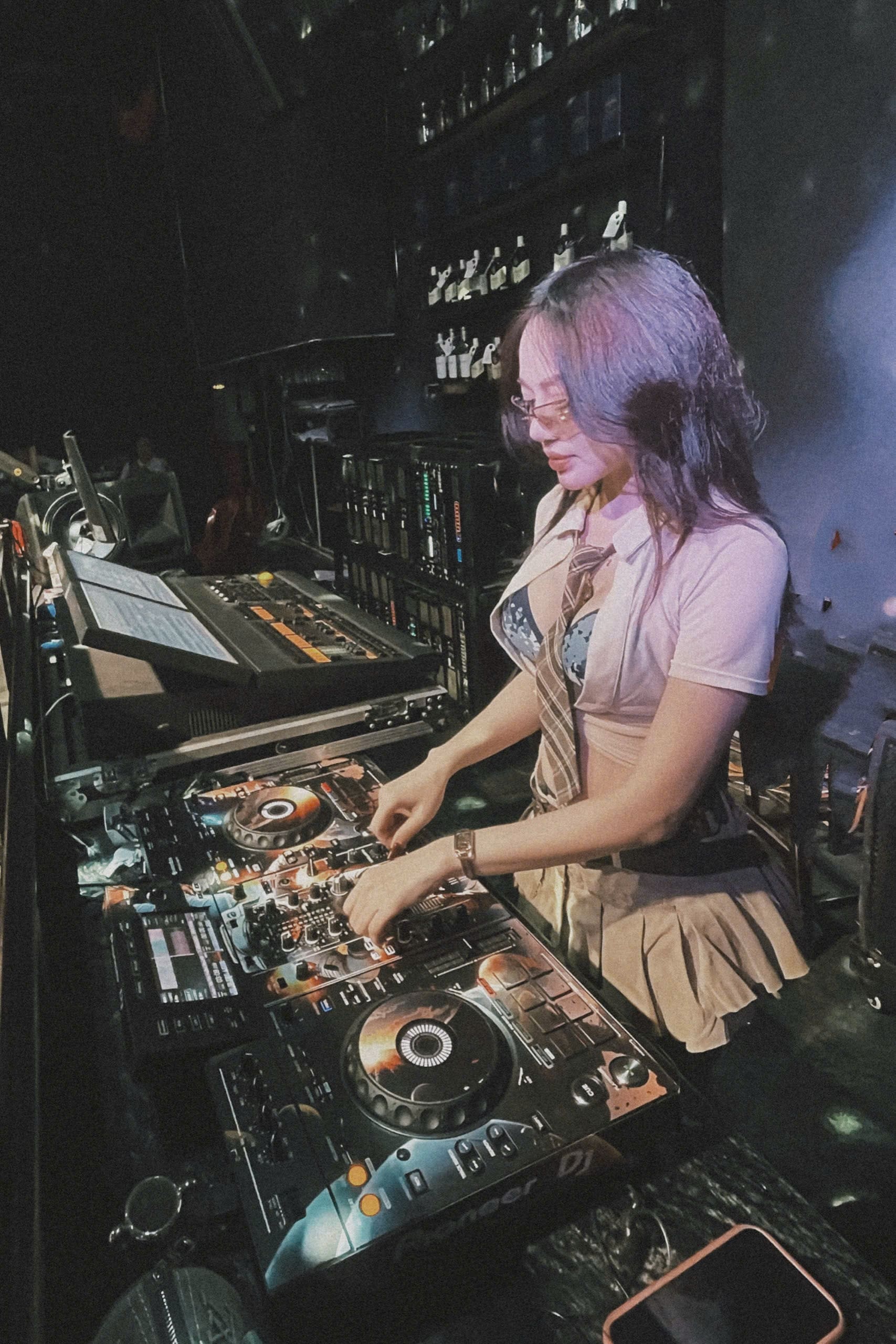 DJ Scarlet-T (Nguyễn Thị Phương Thảo) - 2