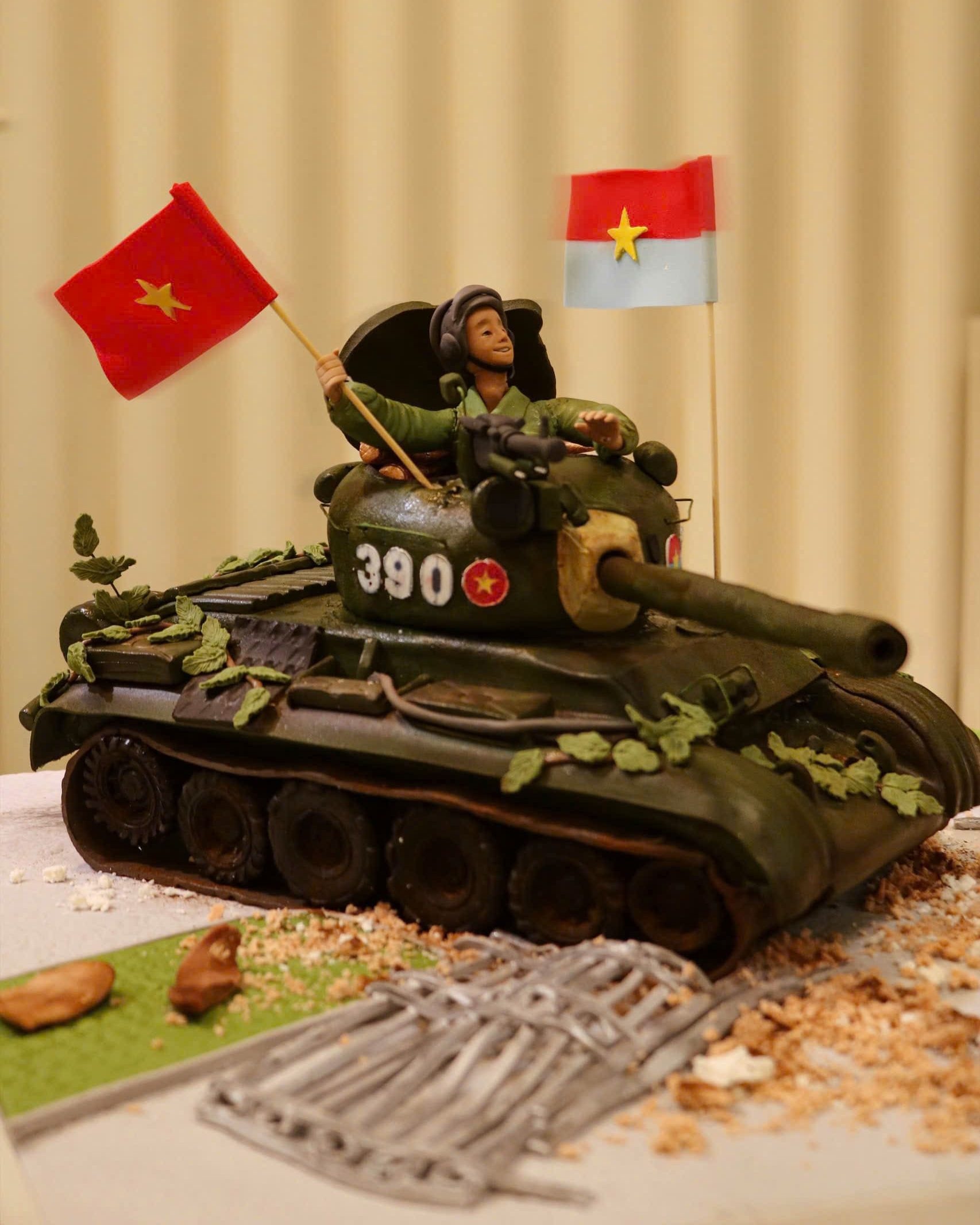 Mẫu bánh tái hiện chiến thắng 30/4 của Vy Nguyễn là giải nhất cuộc thi “ Sử Hoạ”