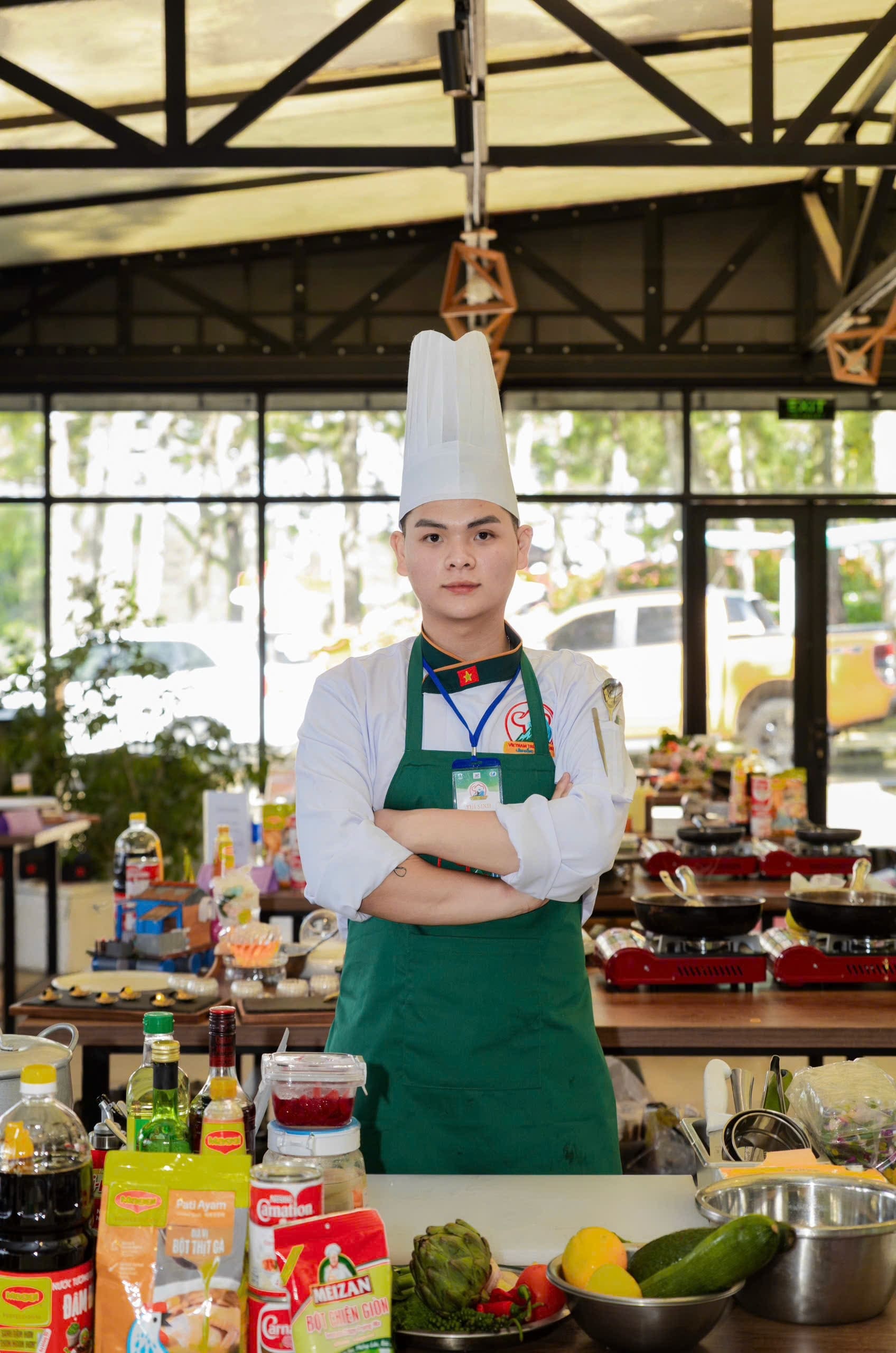 Từ căn bếp nhỏ nơi quê nhà Bình Định, những ký ức giản dị đã nuôi dưỡng tình yêu ẩm thực trong anh từ rất sớm